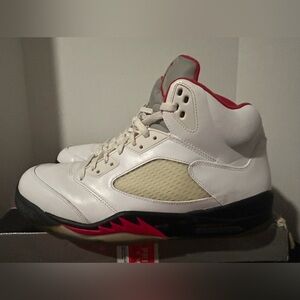 Jordan 5 Fire red size 13.5